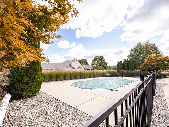4th image of 1027 Chapel Hill Dr