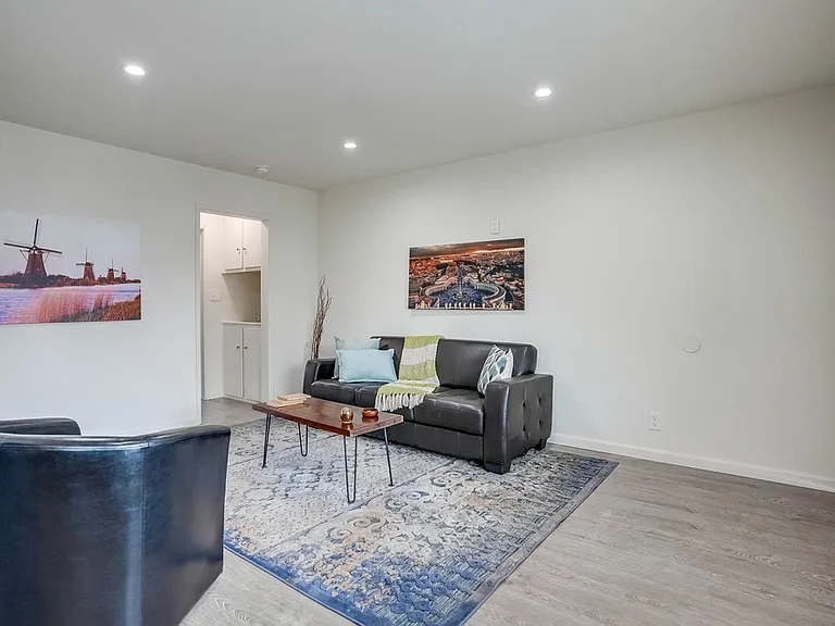 900 Alamitos Ave — Photo 31