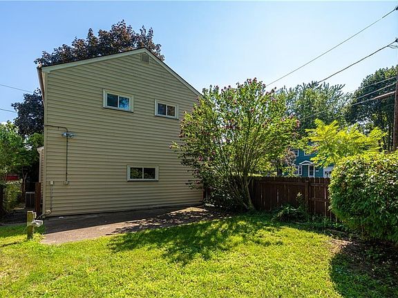 Private fenced in side yard #2