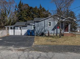 352 Seaman Ave, Beachwood, NJ 08722