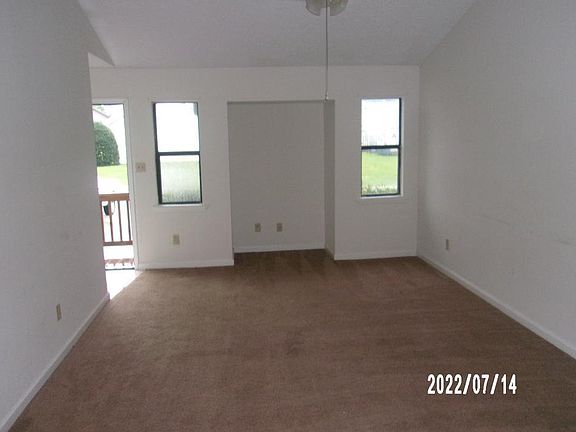 4th image of 227 Wyndham Cir #B