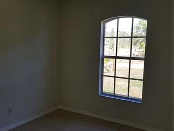 5th image of 838 Foxtail St E