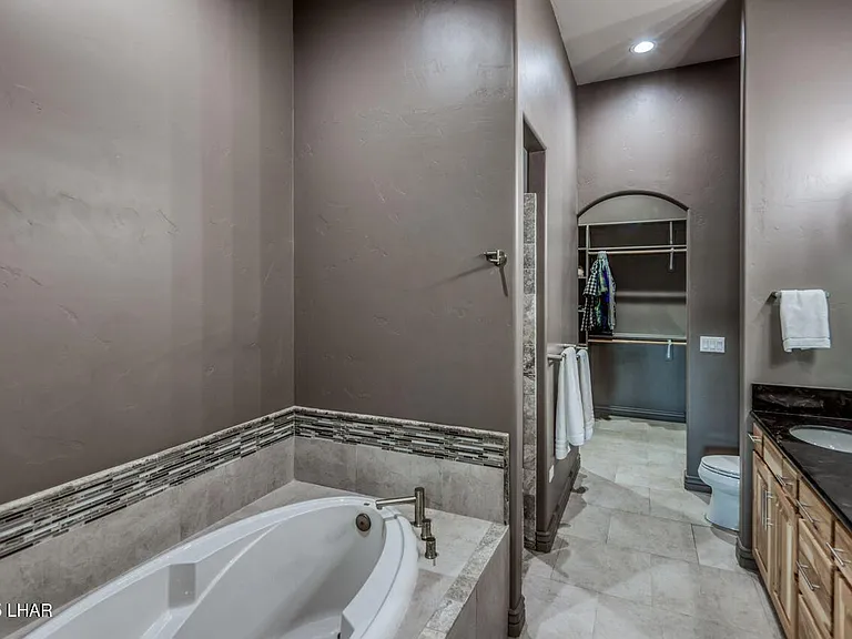 2520 Demaret Dr — Photo 23