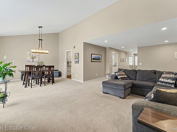 5th image of 6463 Maple Hills Dr