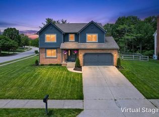323 Village Ridge Dr, Powell, OH 43065