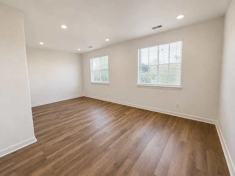 Main floor potential 5th bedroom, office, hobby or play room