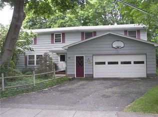 70 Greenview Dr, Rochester, NY 14620