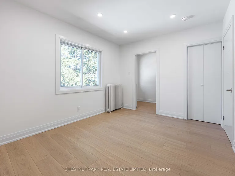 54 McNairn Ave #UPPER — Photo 17