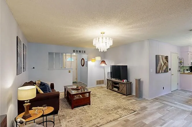 2848 N Peg Ln — Photo 4