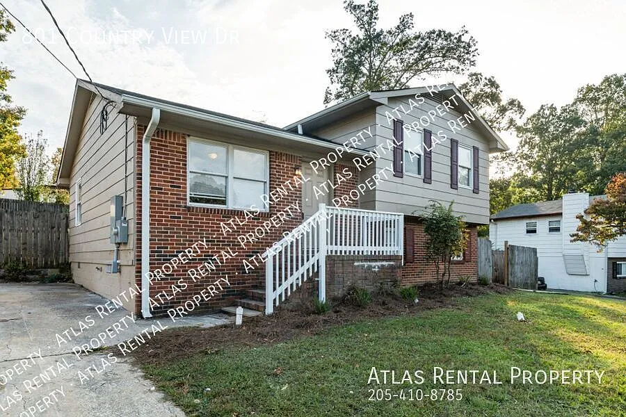 Move-In Ready 4BR Beauty Granite, Hardwood & Fully Fenced Yard — Photo 3