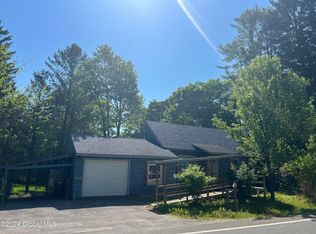 5526 Crooked St, Broadalbin, NY 12025