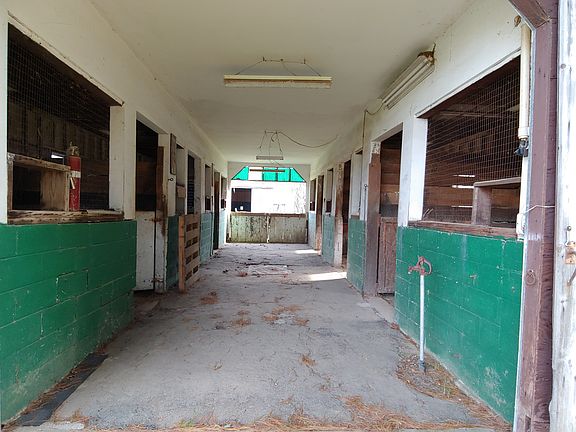 6 Horse stalls 10x12 