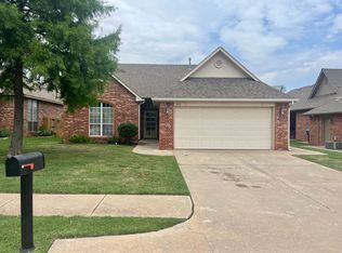 325 Crossland Ct, Edmond, OK 73003