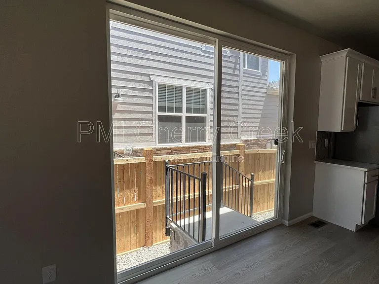 741 N Tempe St — Photo 37