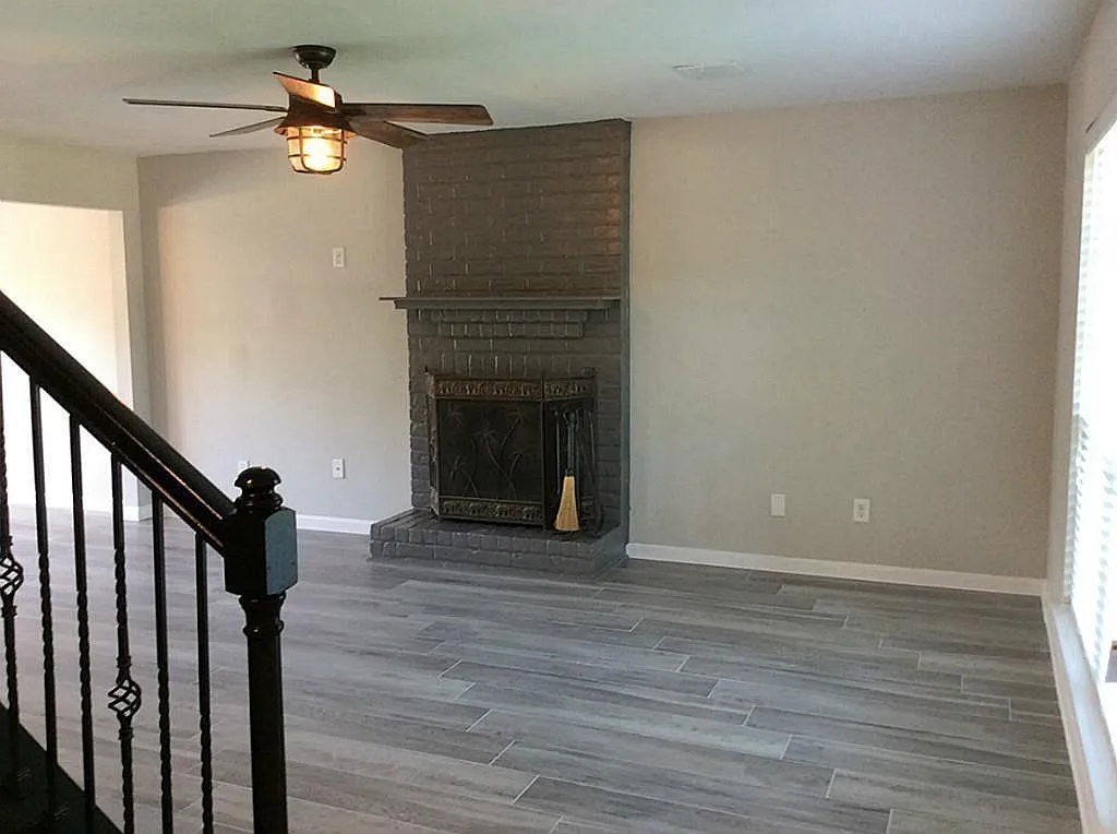 4 bed, 3.0 bath, 2282 sqft, $2,450 — Photo 2