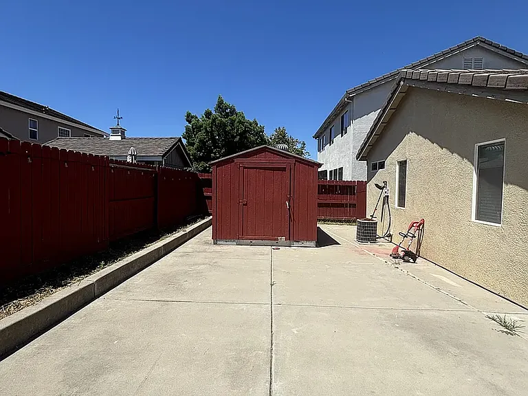 2201 Lenay Way — Photo 3