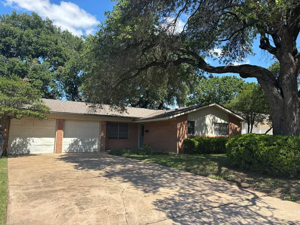 801 Dickens Dr, Waco, TX 76710