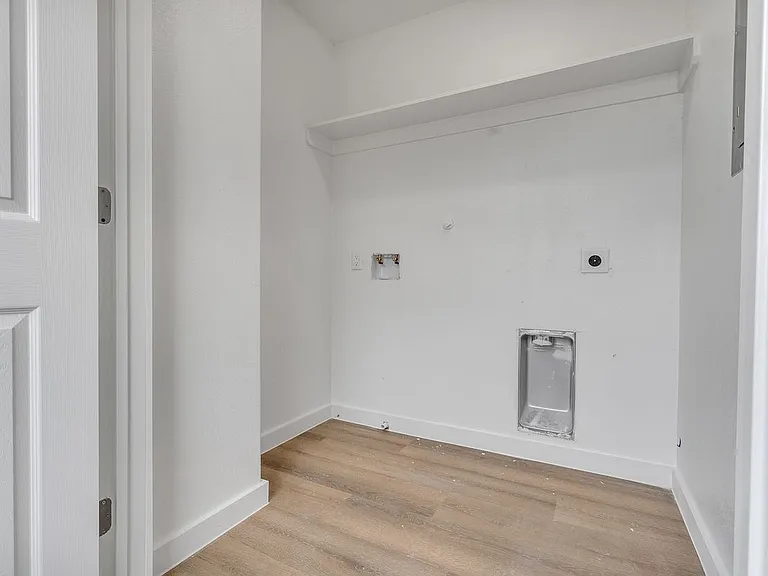 1052 N Lane St — Photo 16