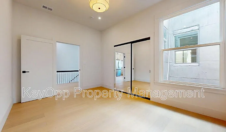 489 Guerrero St — Photo 16