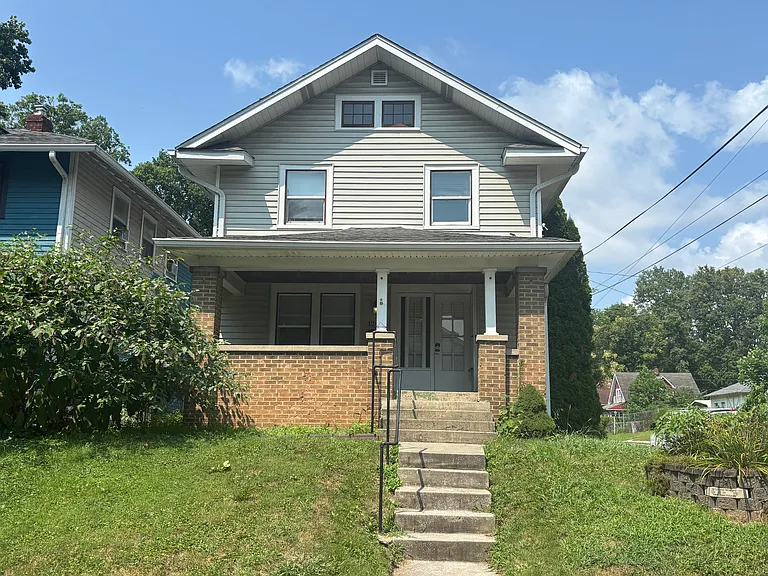 1240 N Temple Ave — Photo 1