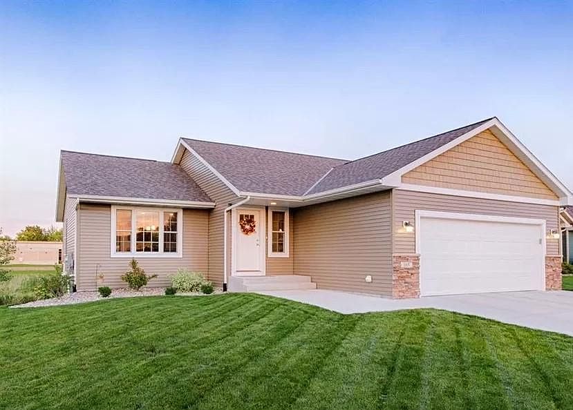1st image of 165 Creekside Dr