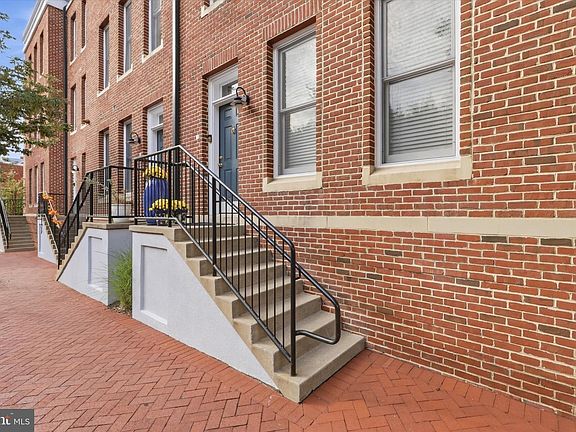 3rd image of 35 E All Saints St Unit 220