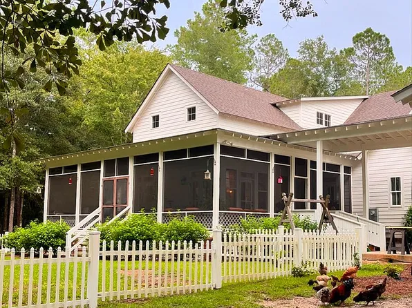 182 Rogers St, Hazlehurst, GA 31539