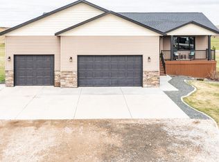 7854 Scenic Hills Rd, Bismarck, ND 58503