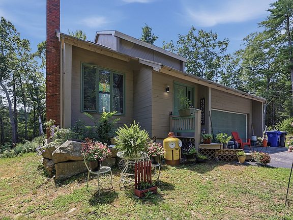 3rd image of 10 Evergreen Dr