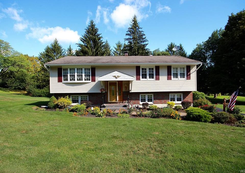 1st image of 22 Old Brook Ln