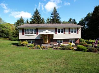 22 Old Brook Ln, Warwick, NY 10990