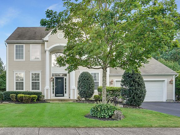2nd image of 2333 Sherwood Forest Dr