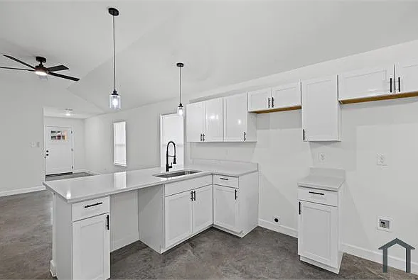721 Eva St — Photo 6