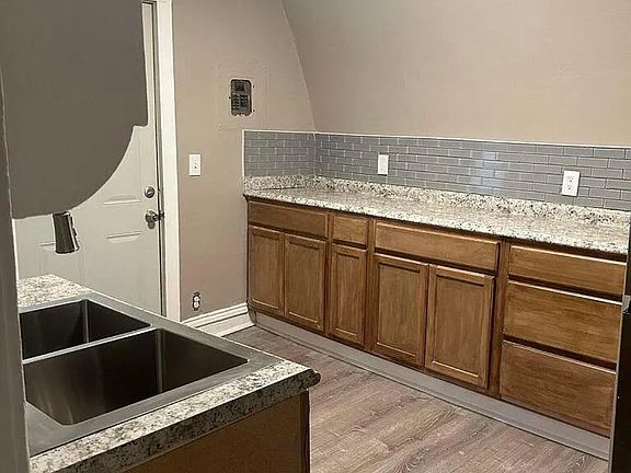 3rd image of 1553 Terrace St #2