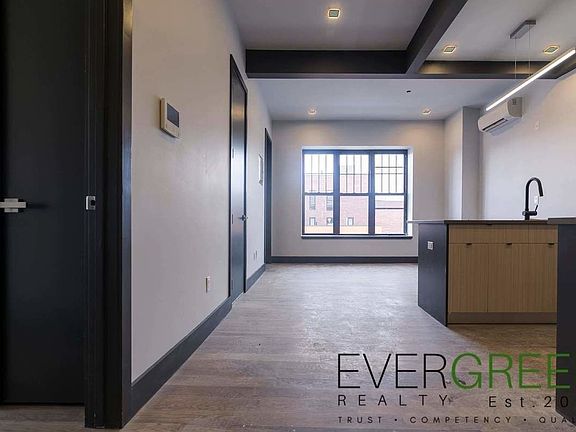 4th image of 370 Throop Ave Floor 4