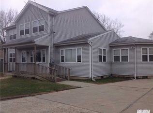 16 Pine Aire Dr, Bay Shore, NY 11706