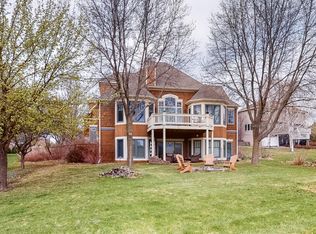 14420 Rice Lake Dr, Waseca, MN 56093