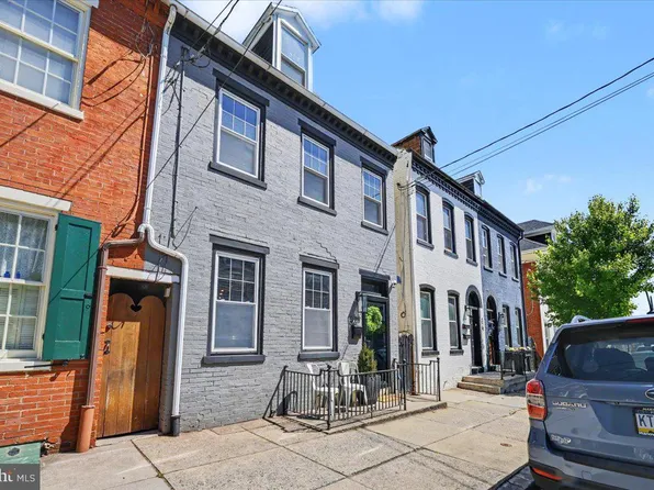 327 E Chestnut St, Lancaster, PA 17602