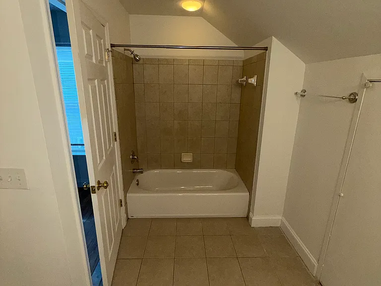 220 Gross Ave — Photo 38