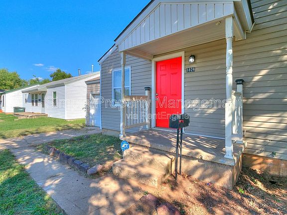 2nd image of 1824 Elm Dr