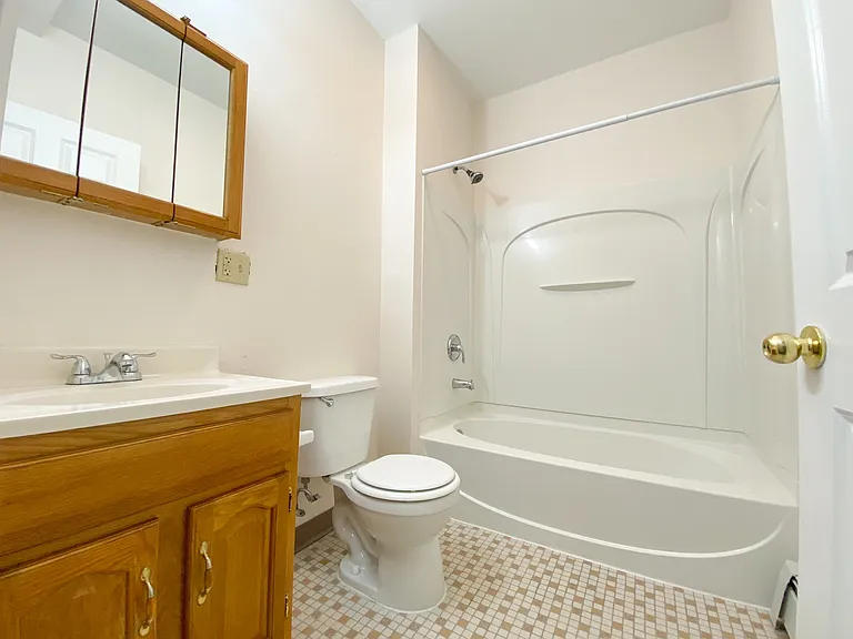 162-164 Ward St #302 — Photo 7