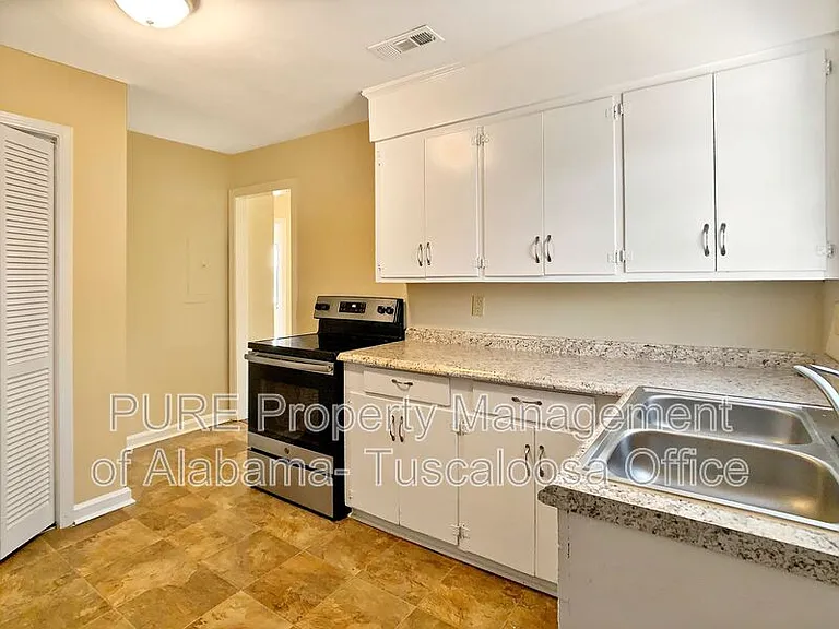 1120 19th St #5 — Photo 8