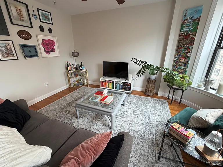 3 Sutherland Rd #2 — Photo 7