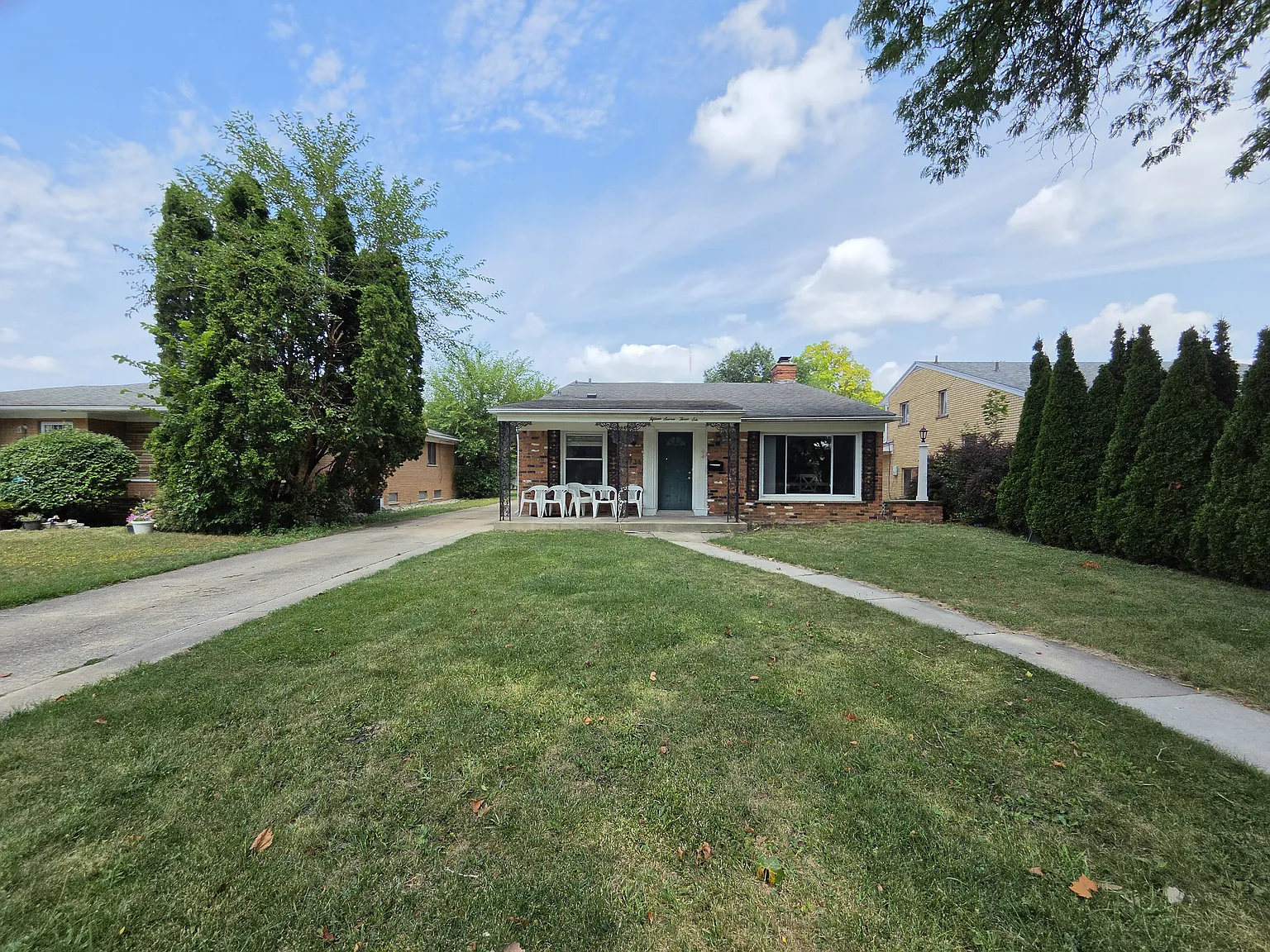 4 bed, 1933 sqft, $2,100 — Photo 2