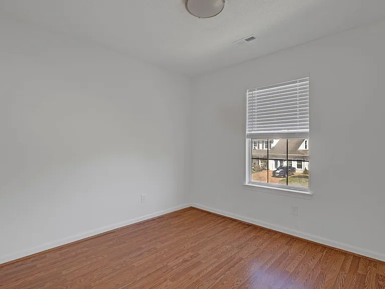 453 Waverly Pl — Photo 11