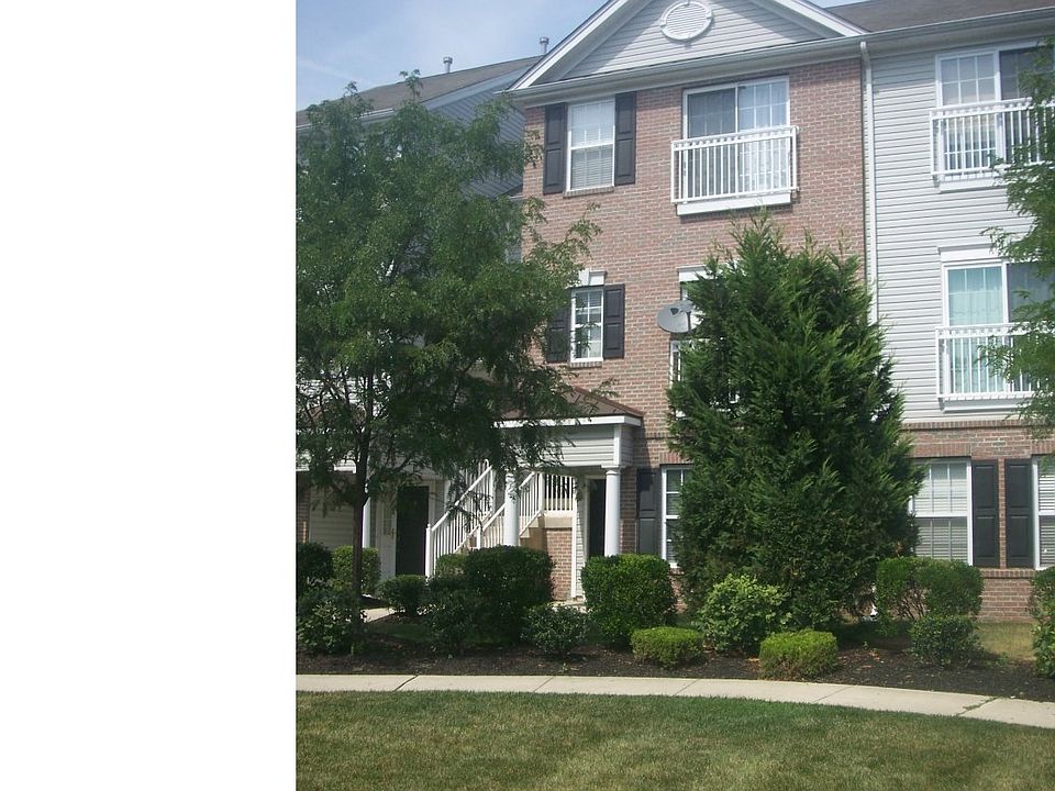 2nd image of 324 Lisa Way #324