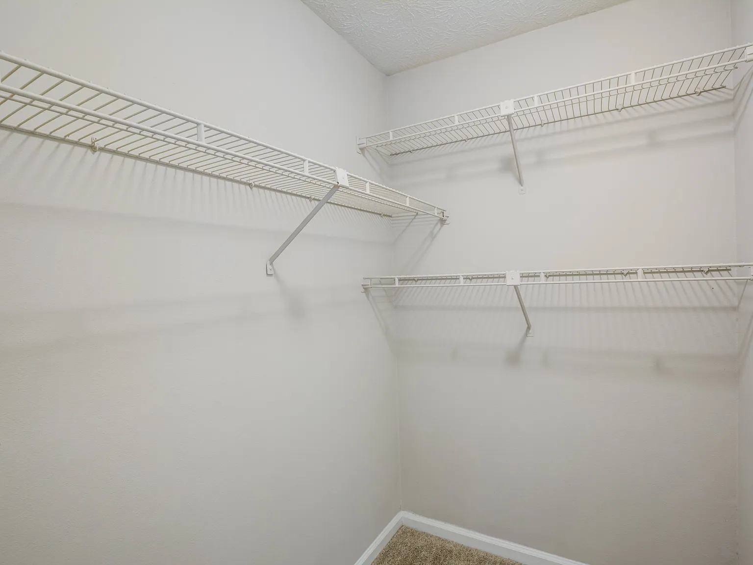 High Ridge Apartments — Photo 4
