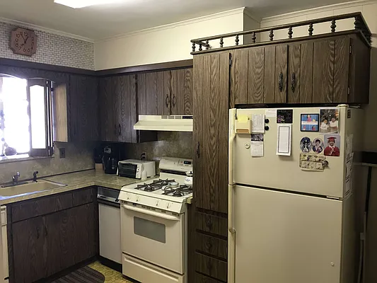 Sold by Pecoraro Realty | media 2