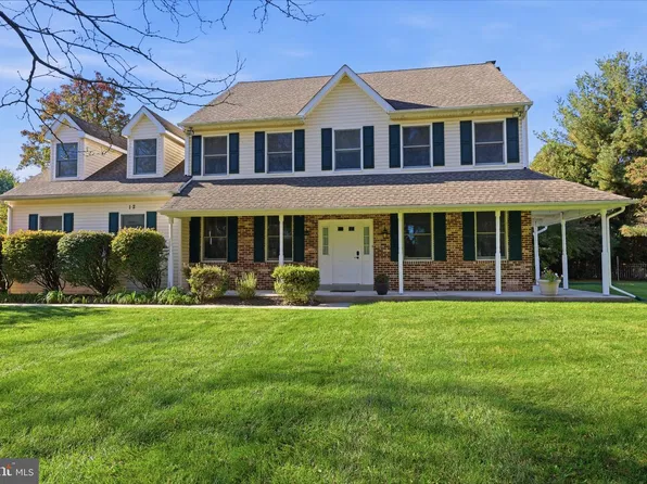 12 Lincoln Cir, Warminster, PA 18974