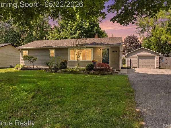 2624 Harrison Ave, Rochester Hills, MI 48307